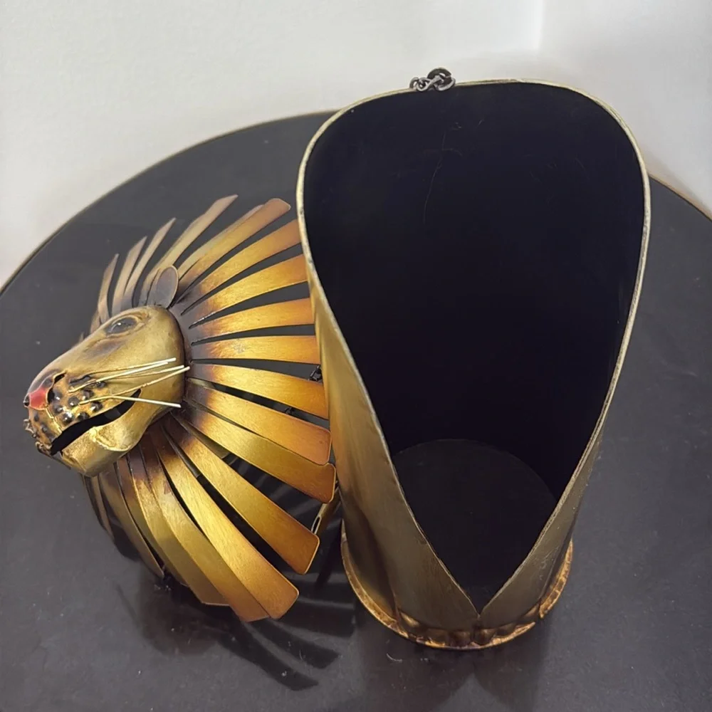 Vintage Pier 1 Gold Metal Lion Single Wine Bottle Holder Stand.